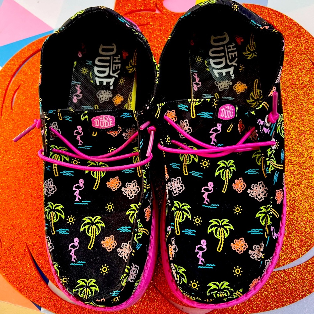 Women’s Size 8 Hey Dudes